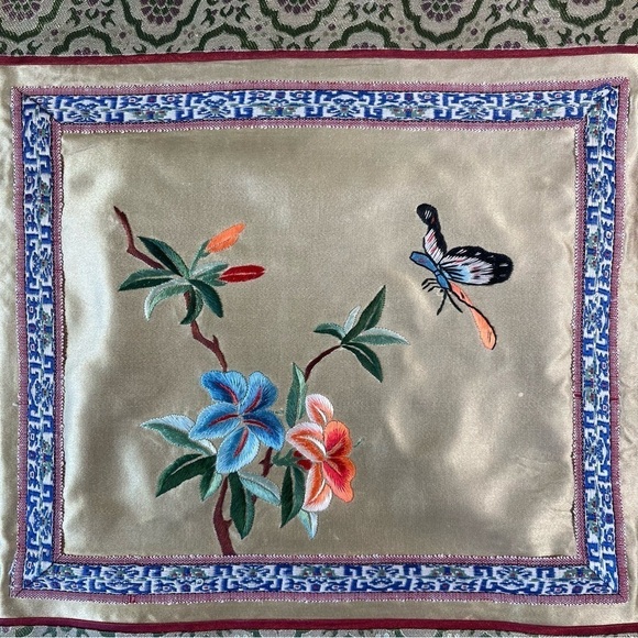 Vintage Chinese silk embroidered pieces or silk napkins (5 pieces) - Picture 2 of 16